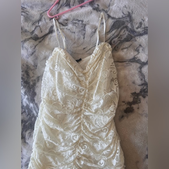 White cream, floral lace bodycon - Picture 2 of 2